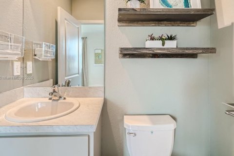 Townhouse in Florida City, Florida 3 bedrooms № 1697104 - photo 12