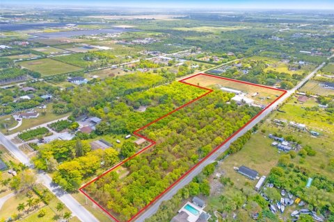 Propiedad comercial en venta en Miami, Florida № 1861110 - foto 2