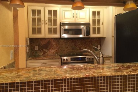 Condo in Pompano Beach, Florida, 1 bedroom  № 1965371 - photo 4