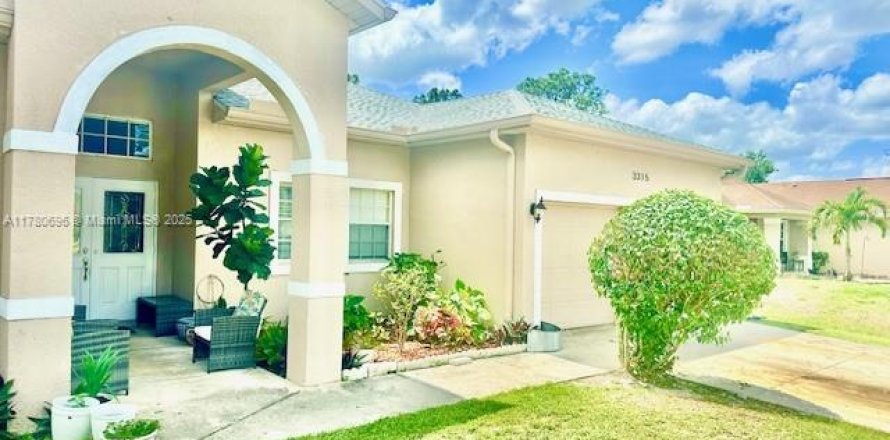 House in Lehigh Acres, Florida 4 bedrooms, 194.44 sq.m. № 1706230