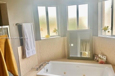 House in Lehigh Acres, Florida 4 bedrooms, 194.44 sq.m. № 1706230 - photo 11