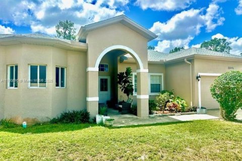 House in Lehigh Acres, Florida 4 bedrooms, 194.44 sq.m. № 1706230 - photo 3