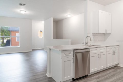 Copropriété à vendre à Orlando, Floride: 3 chambres, 121.52 m2 № 2430998 - photo 8
