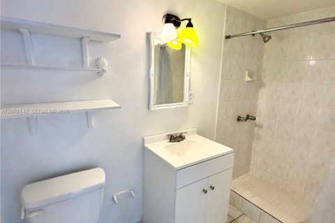 Commercial property in Hialeah, Florida 1 bedroom № 2067566 - photo 5