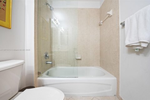 Copropriété à louer à Miami, Floride: 2 chambres, 106.09 m2 № 1925472 - photo 25