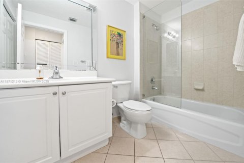 Copropriété à louer à Miami, Floride: 2 chambres, 106.09 m2 № 1925472 - photo 24