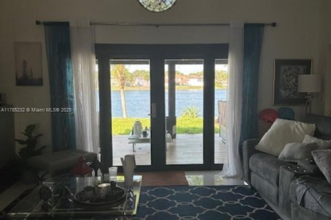 Casa en venta en Hialeah, Florida, 3 dormitorios, 180.51 m2 № 1700559 - foto 9