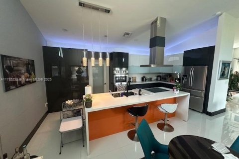 Casa en venta en Hialeah, Florida, 3 dormitorios, 180.51 m2 № 1700559 - foto 13