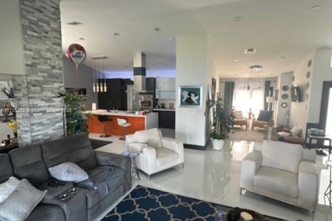Casa en venta en Hialeah, Florida, 3 dormitorios, 180.51 m2 № 1700559 - foto 6