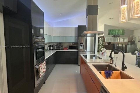 Casa en venta en Hialeah, Florida, 3 dormitorios, 180.51 m2 № 1700559 - foto 11