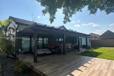 Casa en venta en Hialeah, Florida, 3 dormitorios, 180.51 m2 № 1700559 - foto 3