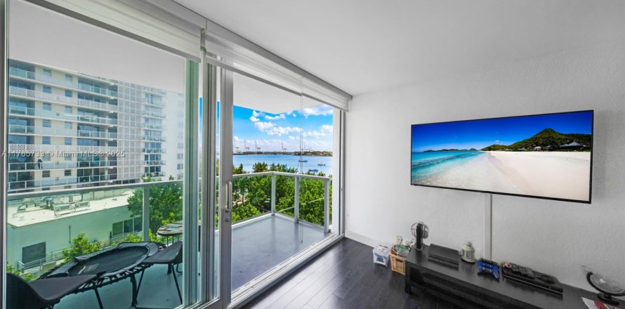 Кондоминиум с 1 спальней в Майами-Бич, Флорида № 1985524