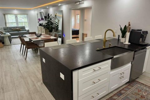 Condo à Largo, Floride, 2 chambres № 2406357