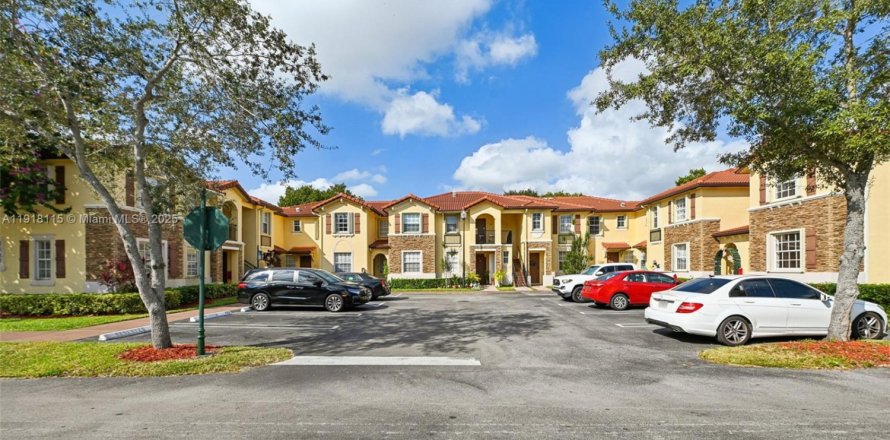 Adosado en Homestead, Florida 3 dormitorios, 108.6 m2 № 1975253
