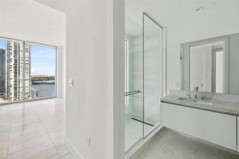 Condo in Miami, Florida, 2 bedrooms  № 1471674 - photo 17