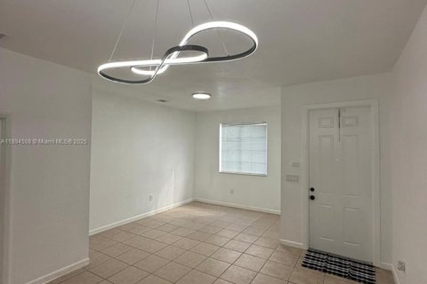 Купить таунхаус в Майами-Гарденс, Флорида 3 спальни, 131.83м2, № 1946974 - фото 4