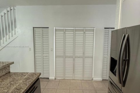Купить таунхаус в Майами-Гарденс, Флорида 3 спальни, 131.83м2, № 1946974 - фото 7