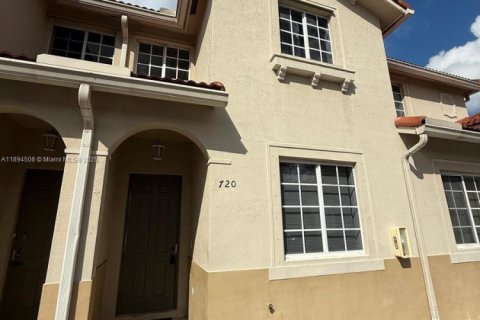 Купить таунхаус в Майами-Гарденс, Флорида 3 спальни, 131.83м2, № 1946974 - фото 1