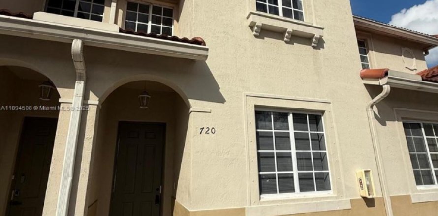 Таунхаус в Майами-Гарденс, Флорида 3 спальни, 131.83м2 № 1946974