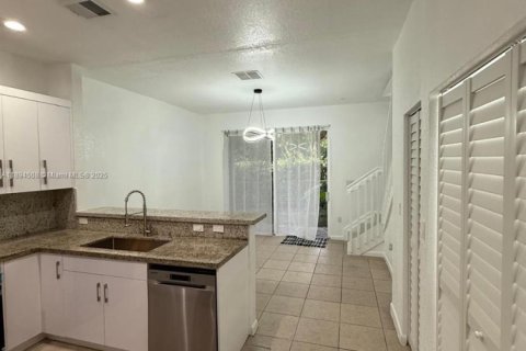 Купить таунхаус в Майами-Гарденс, Флорида 3 спальни, 131.83м2, № 1946974 - фото 6