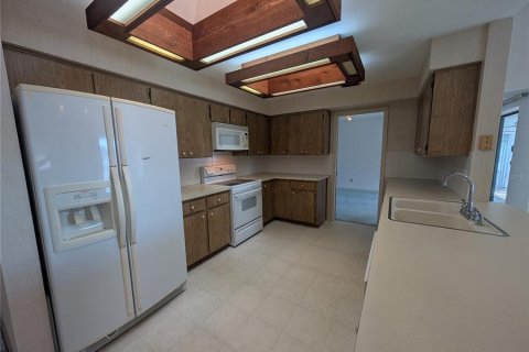 Купить виллу или дом в Семинол, Флорида 3 комнаты, 196.49м2, № 2312749 - фото 10