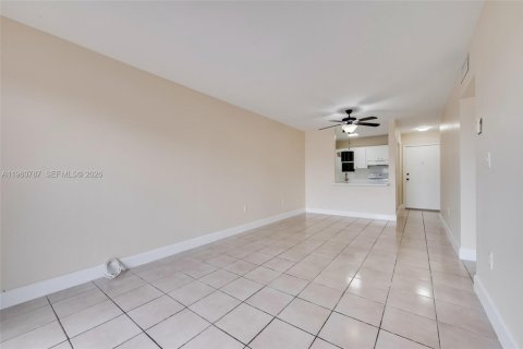 Condo in Miami, Florida, 2 bedrooms  № 2025238 - photo 8