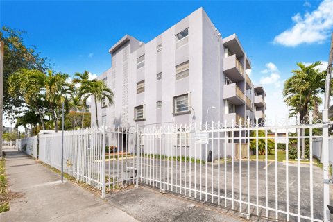 Condo in Miami, Florida, 2 bedrooms  № 2025238