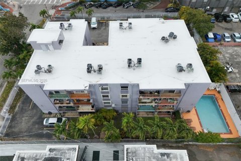 Condo in Miami, Florida, 2 bedrooms  № 2025238 - photo 22