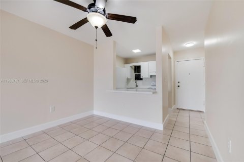 Condo in Miami, Florida, 2 bedrooms  № 2025238 - photo 7