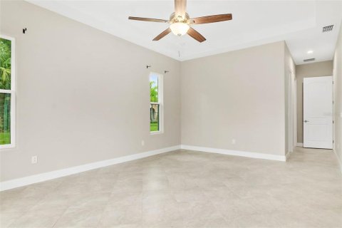 House in Palm Coast, Florida 3 bedrooms, 187.48 sq.m. № 1879521 - photo 4