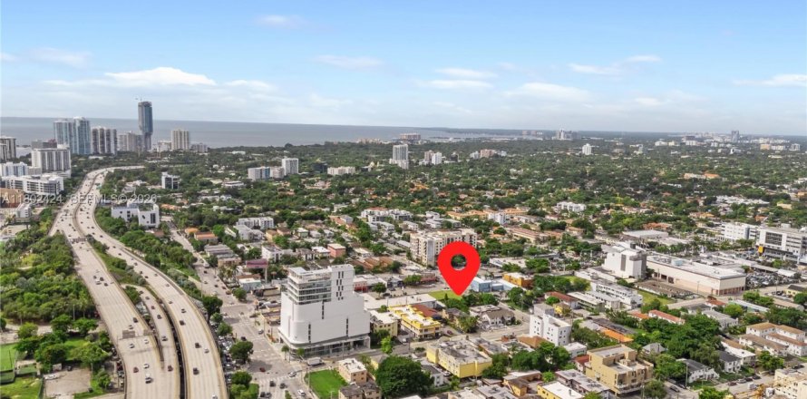 Propiedad comercial en Miami, Florida № 2055195