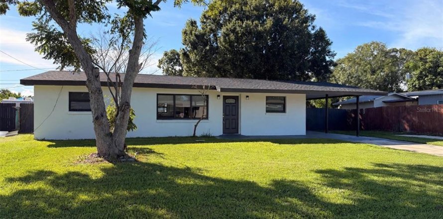 Villa ou maison à Melbourne, Floride 4 chambres, 163.51 m2 № 2402871