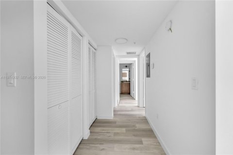 Apartment in North Miami Beach, Florida 2 bedrooms, 74.32 sq.m. № 2036535 - photo 3