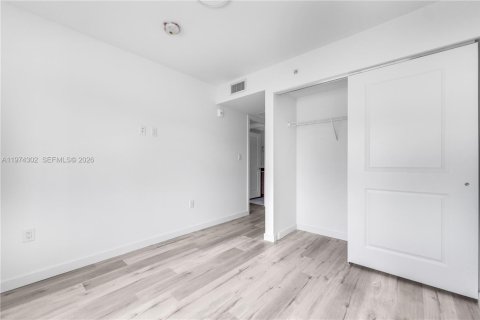 Apartment in North Miami Beach, Florida 2 bedrooms, 74.32 sq.m. № 2036535 - photo 13