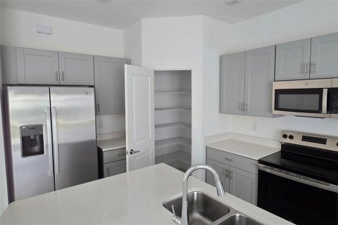 Townhouse in Davenport, Florida 3 bedrooms, 130.71 sq.m. № 2196648 - photo 10