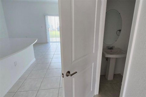 Townhouse in Davenport, Florida 3 bedrooms, 130.71 sq.m. № 2196648 - photo 6