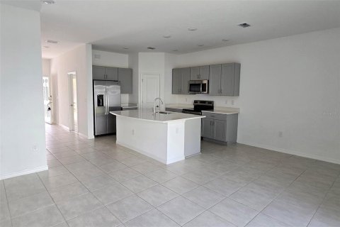 Townhouse in Davenport, Florida 3 bedrooms, 130.71 sq.m. № 2196648 - photo 7