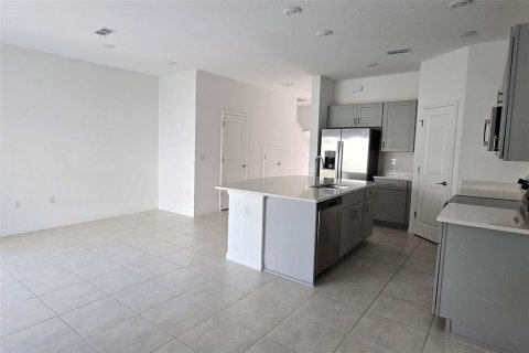 Townhouse in Davenport, Florida 3 bedrooms, 130.71 sq.m. № 2196648 - photo 8