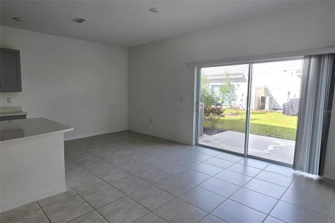 Townhouse in Davenport, Florida 3 bedrooms, 130.71 sq.m. № 2196648 - photo 11