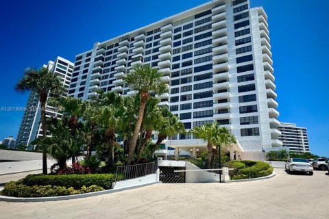 Condo in Hallandale Beach, Florida, 1 bedroom  № 2086324 - photo 27