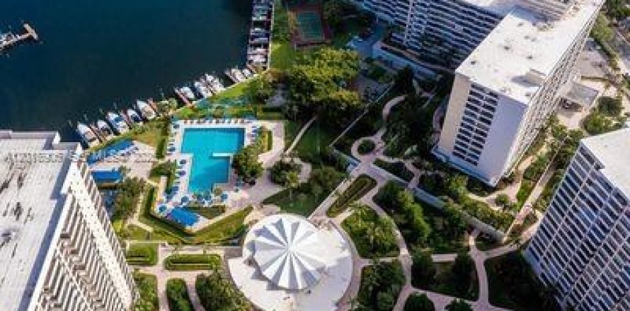 Condo in Hallandale Beach, Florida, 1 bedroom  № 2086324
