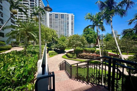 Condo in Hallandale Beach, Florida, 1 bedroom  № 2086324 - photo 9