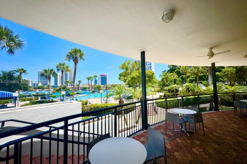Condo in Hallandale Beach, Florida, 1 bedroom  № 2086324 - photo 23