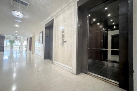 Condo in Hallandale Beach, Florida, 1 bedroom  № 2086324 - photo 3