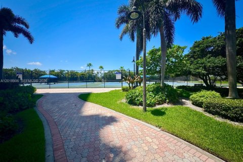 Condo in Hallandale Beach, Florida, 1 bedroom  № 2086324 - photo 10