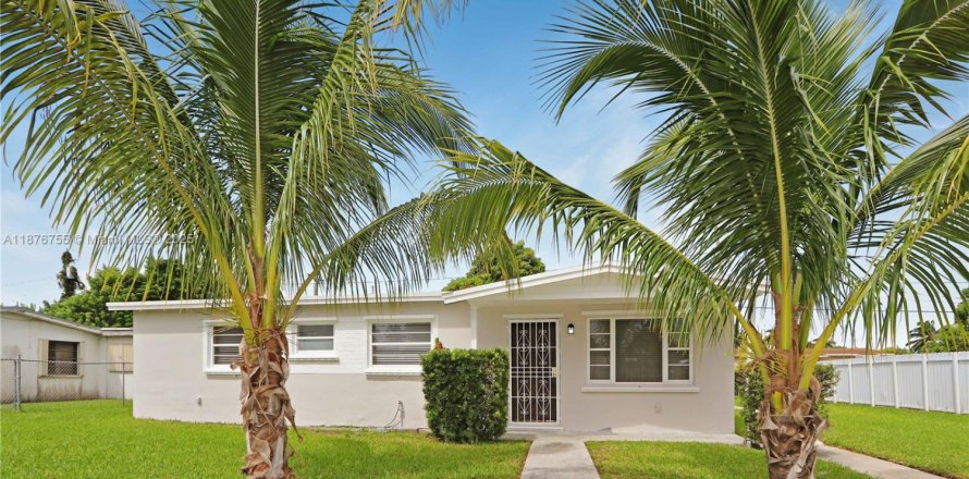 House in Miami, Florida 3 bedrooms, 143.72 sq.m. № 1924285