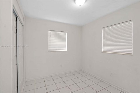House in Miami, Florida 3 bedrooms, 143.72 sq.m. № 1924285 - photo 13