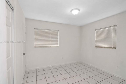 House in Miami, Florida 3 bedrooms, 143.72 sq.m. № 1924285 - photo 17