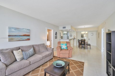 Copropriété à vendre à Hollywood, Floride: 2 chambres, 101.73 m2 № 2253410 - photo 9