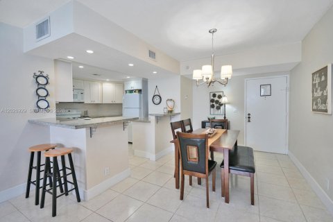 Copropriété à vendre à Hollywood, Floride: 2 chambres, 101.73 m2 № 2253410 - photo 24